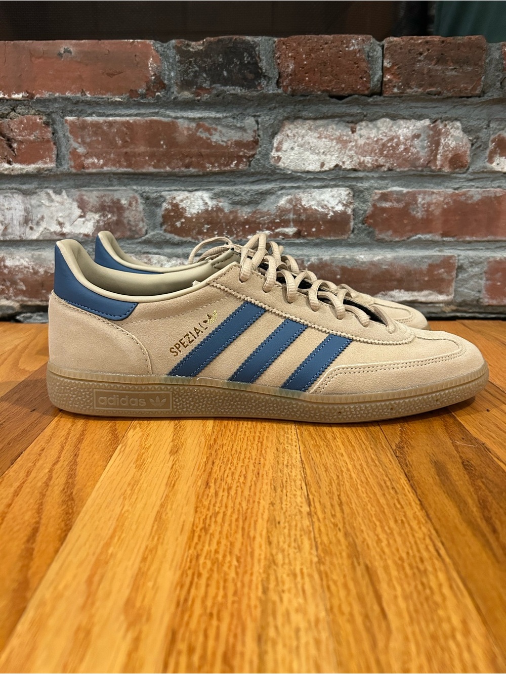 NEW adidas Spezial Men’s Sneakers Beige w/ Blue Stripes SIZE 11 JH5435 (no box)